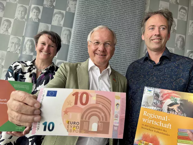 Projektmanagerin Bioökonomie &amp; Kreislaufwirtschaft Martina Lepschi, Vulkanlandobmann Josef Ober und Regionalwissenschaftler Christian Krotscheck | Foto: MeinBezirk