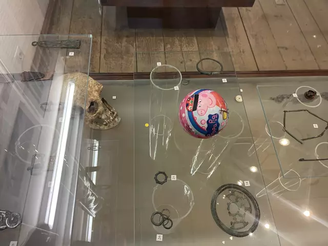 Peppa-Wutz-Ball und Totenkopf | Foto: Josef Goldhofer