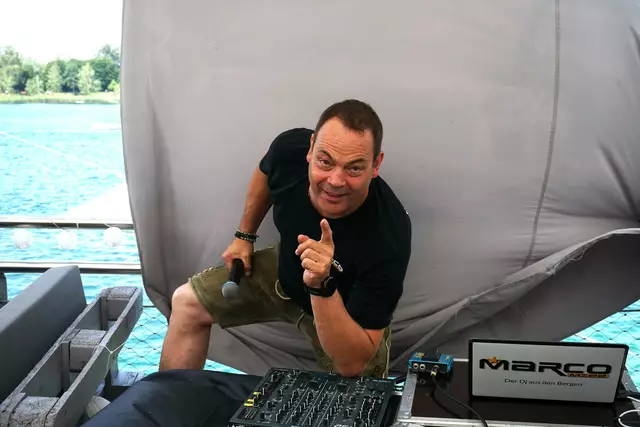Am Samstag, ab 20:00 Uhr übernimmt DJ Marco Mzee, der "DJ aus den Bergen", das musikalische Kommando.