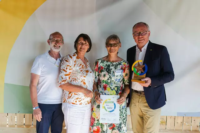 Markt Piesting: LH-Stv. Stephan Pernkopf, Obfrau Maria Forstner, Dorfheldin Michaela Cordoba, GR Walter Stroebl | Foto: Benjamin Wald