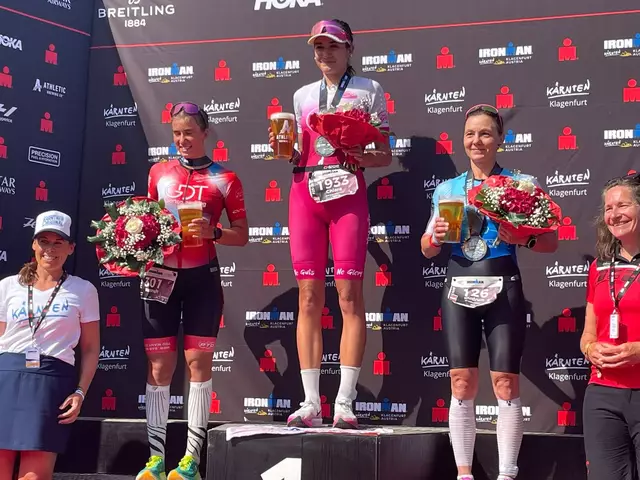Gudrun Steiner (blaues Trikot) erreichte Platz drei bei der Triathlon-Staatsmeisterschaft. | Foto: Steiner
