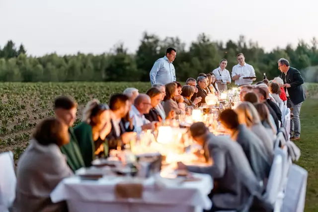 Ausklang der Auftaktveranstaltung der Waldviertler TischKultur im Schein des Erdbeermonds. | Foto: Matthias Streibel