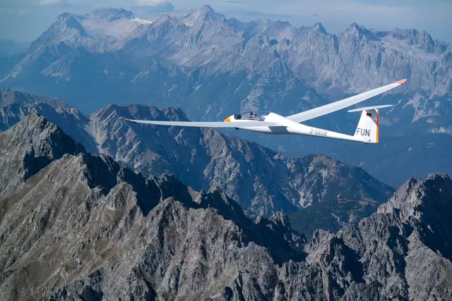 Für einen Segelflieger kam leider jede Hilfe zu spät. Er zog sich bei einen Absturz tödliche Verletzungen zu. Symbolfoto | Foto: ISV