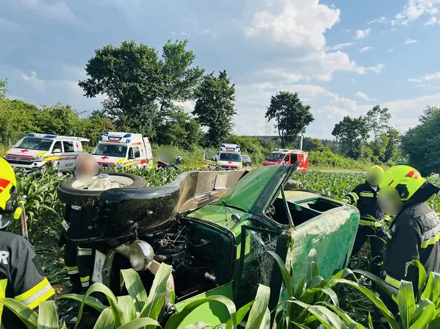 In Enzelsdorf, in einem Abschnitt mit Überholverbot, soll der Pkw-Lenker mit seinem Pkw nach links ausgeschert sein. | Foto: Freiwillige Feuerwehr Griffen