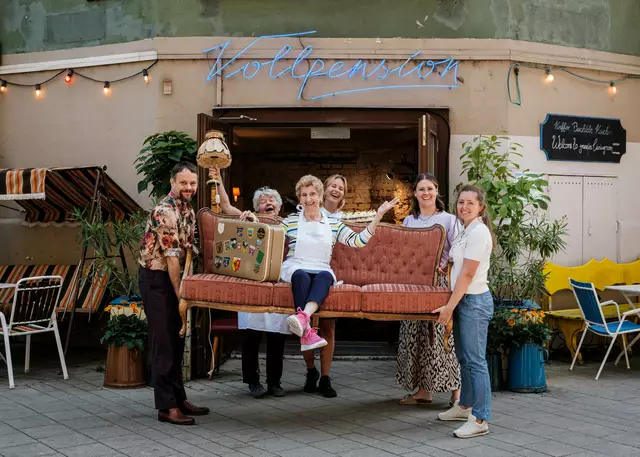 Die Vollpension betreibt in Wien seit zehn Jahren Generationencafés - nun kommen sie vom 26. bis 28. Juni auch in da Stadt Salzburg (Rudolfskai 6).  | Foto: Vollpension