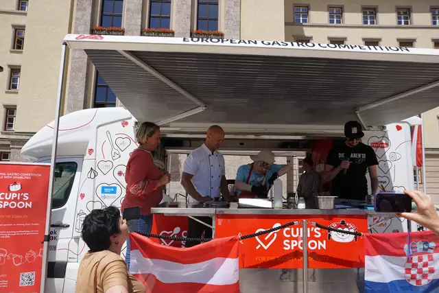 Zusehnde sollen zu den Bewerberinnen und Bewerbern bewusst aufschauen, erklärt Habel. | Foto: Huber