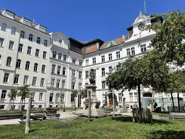 Die neuen Bezirkspolitikerinnen und Bezirkspolitiker der Josefstadt fanden sich am Mittwoch zu der ersten regulären Sitzung der neuen Legislaturperiode zusammen.  | Foto: Tobias Schmitzberger