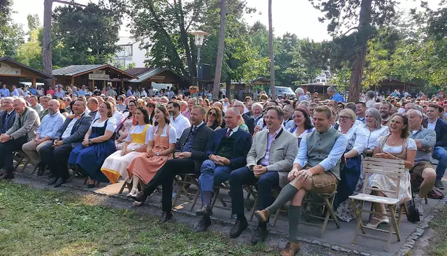 Die Retzer Weinwoche: Besonderes Ambiente, gute Stimmung, lachende Gesichter. | Foto: Josef Messirek