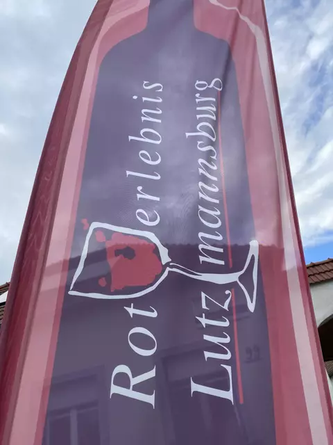 Lutzmannsburg hisst auch diesen August wieder die Flaggen. | Foto: Gesa Buzanich