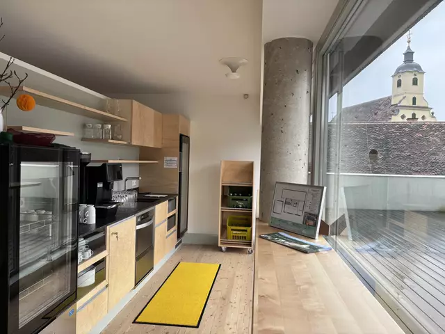 Neben Seminarräumen samt Küchenbereich wartet eine großzügige Dachterrasse auf die Besucher im AndersOrt im Haus der Frauen. | Foto: Margot Jeitler