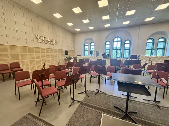 Der Probensaal der Militärmusik Burgenland ist in die Jahre gekommen und soll modernisiert werden: neue Bestuhlung, neue Notenständer und bessere Akustik.  | Foto: Stefan Schneider