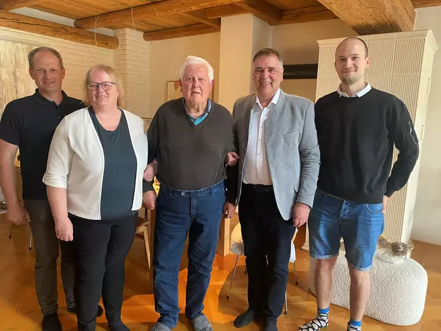 v.l.: GR Florian Fuchsluger, GR Karin Bachner, Franz Bleiner, Bürgermeister Thomas Raidl und Tobias Vomela. | Foto: Marktgemeinde Sonntagberg