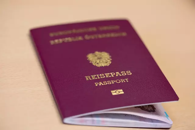 Neben Reisepässen werden derzeit wegen der anstehenden Gebührenerhöhungen auch besonders viele Personalausweise und Führerscheine ausgestellt – aber auch Registrierungen für die ID Austria. | Foto: LMS