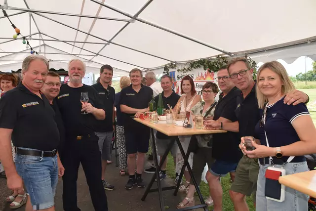 Jedes Jahr schaut auch die Feuerwehr Drumling in Badersdorf vorbei. | Foto: Michael Strini