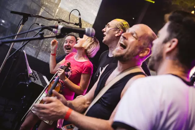 Die Band "Pandoras kleine Schwester" wird am 27. Juni im Stukitzbad für Stimmung sorgen – und blidet damit den Auftakt für die Summer-Stage am Andritzer Hauptplatz mit insgesamt vier weiteren Konzerten. | Foto: Pandoras kleine Schwester