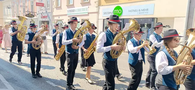 Für den feierlichen musikalischen Rahmen sorgte die Stadtmusik Korneuburg unter der Leitung von Musikschuldirektor Peter Vasicek. | Foto: Verein Korneuburger Musikfreunde