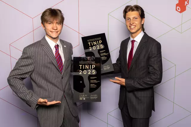 Kategoriesieger „Mechatronik“: Maximilian Wander (l.) und Sebastian Gmach von der HTL Anichstrasse in Innsbruck. | Foto: WK Tirol/ Markus Krapf