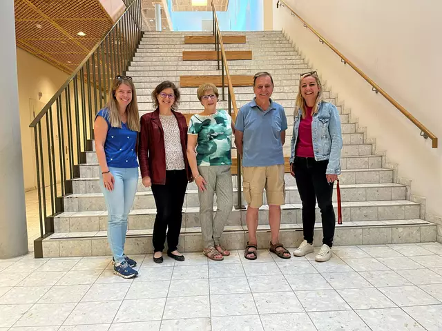 Der Elternverein der Volksschule Leoben-Stadt wurde im Jahr 1975 gegründet und feiert heuer sein 50-jähriges Bestehen. Im Bild: Christina Kortschak, Monika Supancic, Helga Prattes, Erich Prattes, Christina Zöhrer (v. l.) | Foto: VS Leoben-Stadt