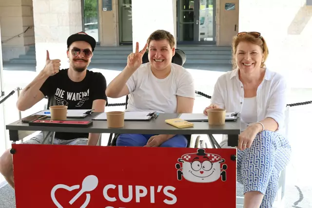Die Jury bestand aus drei Personen (v.l.): Martin Manzl, Claudia Petschf und  ÖGB-Vorsitzebde Sonja Föger-Kalchschmied. | Foto: Lebenshilfe Tirol / Manfred Lechner 