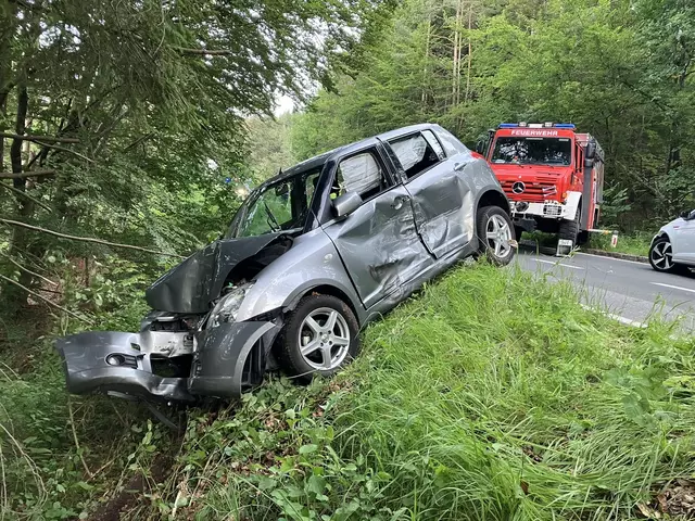 Auf der Villacher Alpenstraße sei eine 17-Jährige in einer Linkskurve ins Schleudern geraten. | Foto: Hauptfeuerwache Villach