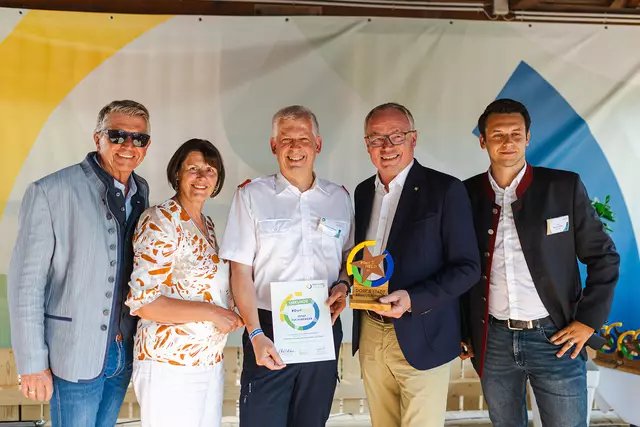 Ernsthofen: Bürgermeister Karl Huber (ÖVP), Obfrau Maria Forstner, Dorfheld Josef Fuchsberger, LH-Stv. Stephan Pernkopf und Vizebürgermeister Emanuel Stefely. | Foto: Benjamin Wald
