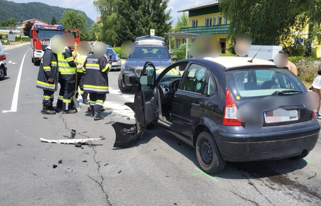 Zwei Autos krachten in St. Primus zusammen. | Foto: Feuerwehr Stein im Jauntal