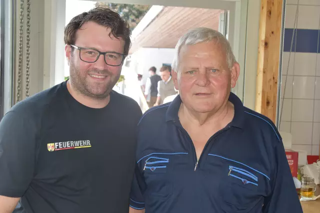 Bürgermeister Daniel Ziniel und Altbürgermeister Franz Heiden sind jedes Jahr beim Frühschoppen dabei. | Foto: Michael Strini