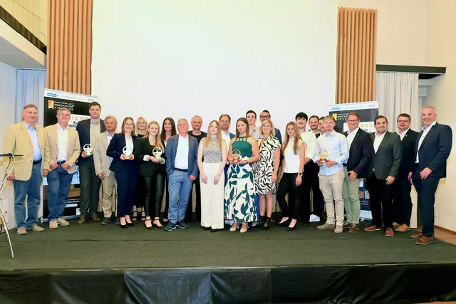 Die Sieger des Green Testing Lab Innovation Award ’25 mit Initiator Max Hofer und den Sponsorvertretern. | Foto: Green Testing Lab