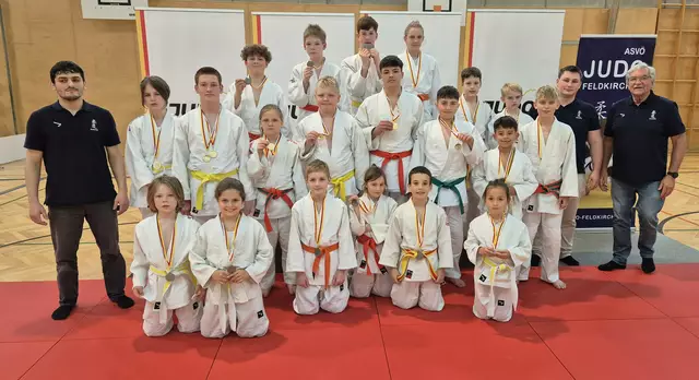 Die erfolgreiche Schülermannschaft des Judoclubs Wolfsberg mit ihren Trainern. | Foto: Privat