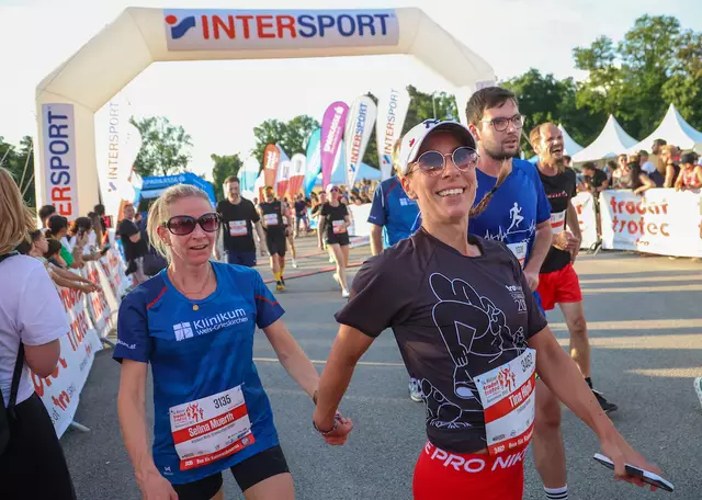 Große Begeisterung bei den Teilnehmenden des diesjährigen Welser Businessruns, bei dem die Mitarbeiterinnen und Mitarbeiter der Unternehmen wieder viel Bewegungsfreude zeigten. | Foto: Dietmayer