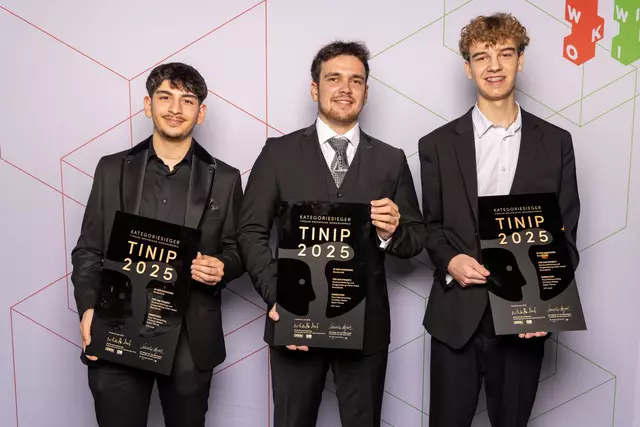 Kategoriesieger „Bautechnik“: Selim Ylmaz, Christian Weber und Paul Mörtenschlag (v.l.) von der HTL Imst. | Foto: WK Tirol/ Markus Krapf