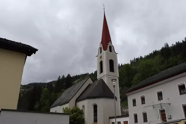 Die Pfarrkirche in Strengen ist dem heiligen Martin geweiht. | Foto: Seelos