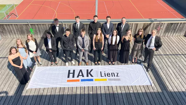 Die 5d des Abschlussjahrgangs bestand geschlossen die Reifeprüfung. | Foto: Hannes Gailer