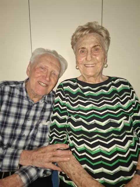 Seit über sieben Jahrzehnten ein Herz und eine Seele: Willibald und Theresia Schinnerl (99 und 94 Jahre alt). | Foto: privat