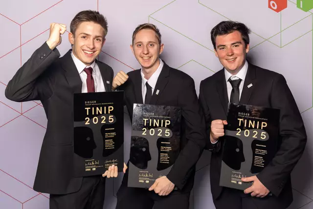 Die Sieger des TINIP 2025 sind Manuel Raffl, Fabian Leitner und David Zumtobel (v.l.) von der HTL Anichstrasse in Innsbruck. Masood Muradi war leider verhindert. | Foto: WK Tirol/ Markus Krapf