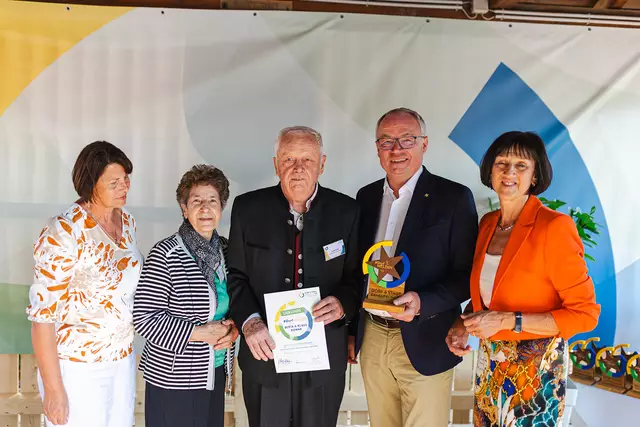 Das Ehepaar Kowar engagiert sich seit Jahrzehnten mit beeindruckender Leidenschaft und Verlässlichkeit für das Heimatmuseum der Gemeinde. | Foto: Benjamin Wald