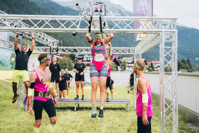Die Hindernisse fordern Fitness und Kraft von den Teilnehmern. | Foto: St. Anton am Arlberg_Eva Beer
