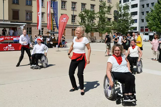 Zur Feier des Tages gab es noch eine Tanzeinlage der "T-Rollers".  | Foto: Lebenshilfe Tirol / Manfred Lechner 