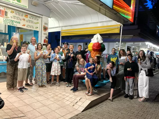 Eisessen als Pflichtübung in der Fußgängerzone von Jesolo. | Foto: ASO Sillian