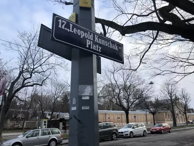 Der Platz vor dem Friedhof Hernals ist nach ÖVP-Politiker Leopold Kunschak benannt. Dieser soll bekennender Antisemit gewesen sein.  | Foto: Archiv bz