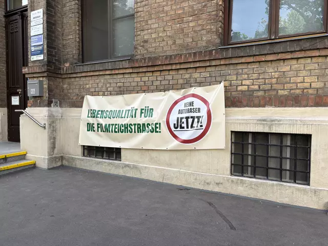 Das Banner der Filmteichstraßen-Anwohner. | Foto: Michael Marbacher/Meinbezirk