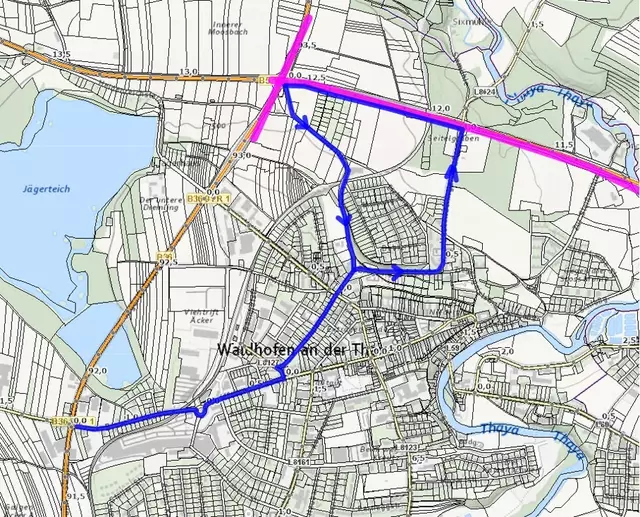 Umleitung PKW Verkehr über: B36, L8128, L8127, Lindenhofstraße, L8124, B5, B36 und B36/B5, Thayastraße, L8124, Lindenhofstraße, L8127, L8128, B36 | Foto: Straßenmeisterei Waidhofen/Thaya