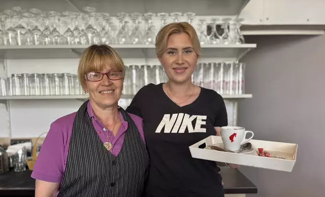Amira und Almira Isanovic freuen sich auf die Sommersaison mit ihrem Café in Seelach am Klopeiner See. | Foto: MeinBezirk.at