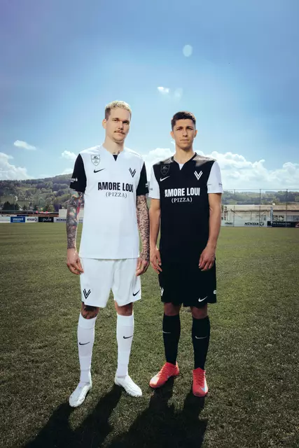 Die neuen Trikots mit neuem Brustsponsor | Foto: ASK Voitsberg