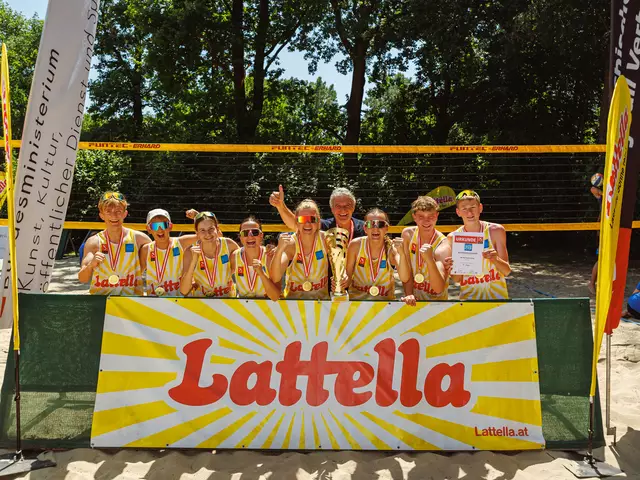 Marco Schilli, Leo Müller, Helena Frauwallner, Mira Wiefler, Mia Gomboc, Trainer Heimo Witsch, 
Sarah Sommer, Rafael Sammt und Mario Wonisch
	
 | Foto: Alexander Felter