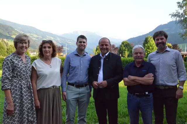 Auch Landeshauptmannstellvertreter Josef Geisler ließ sich den Brandner und sein Kartenspiel mit der "Boandlkramerin" nicht entgehen. | Foto: Sabine Schletterer