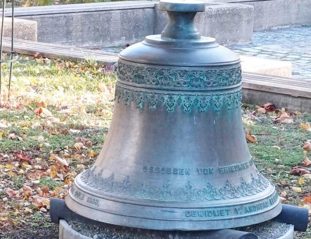 Die Glocke in Gols steht nicht mehr an ihrem Platz. Von der Diebstahl-Aktion niemand etwas mitbekommen. | Foto: Elisabeth Ettlinger / ORF.at