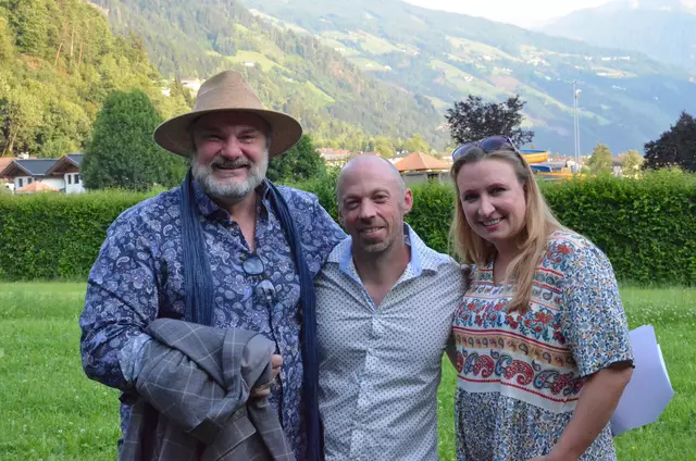 Schauspieler Martin Leutgeb mit Mr. Stummer Schrei, Edi Hochmuth, und Verena Locher. | Foto: Sabine Schletterer