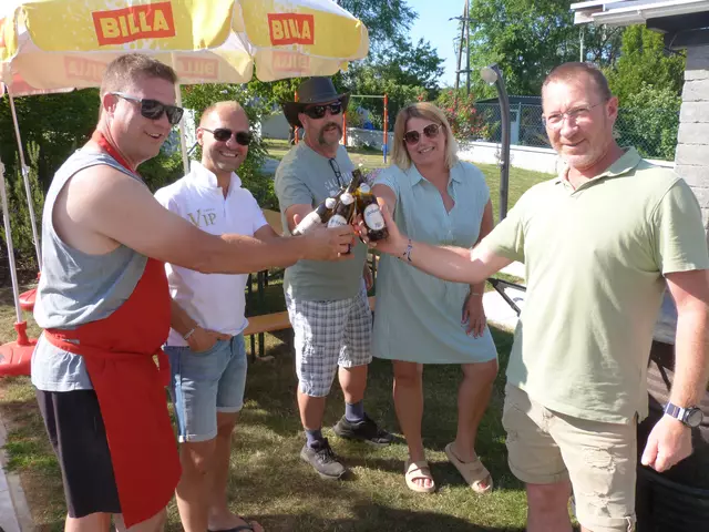 Auf ein schönes Nachbarschaftsfest wurde voller Freude angestoßen!