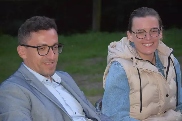 Mit Kabarettist Didi Sommer wurde der Pabneukirchner Kultursommer 2025 in den Holzwelten eröffnet. Vorprogramm mit DJ Nono, Norbert Hintersteiner.  | Foto: Josef Lumetsberger